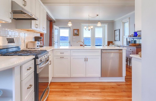 Hammondsport House | Dozens of Cousins: Keuka Lake Family Reunions!