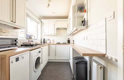 Kilrenny Cottage | Dragonfly Cottage, Cellardyke - a cottage that sleeps 4 guests in 2 bedrooms