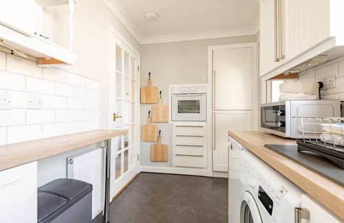 Kilrenny Cottage | Dragonfly Cottage, Cellardyke - a cottage that sleeps 4 guests in 2 bedrooms