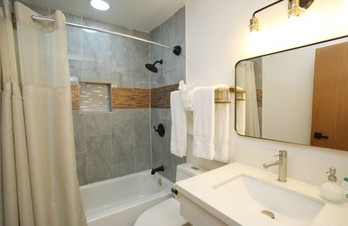 Hastings Hotel | Dragonfly Inn and Suites