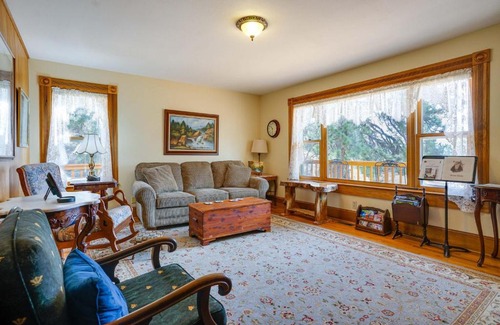 Florissant House | Dragons Roost Cabin with Sangre de Cristo Views!