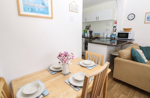 Seaview Cottage | DRAKE COTTAGE, family friendly, country holiday cottage in Seaview