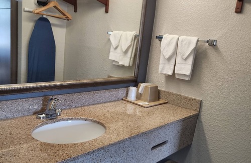 Hendersonville Hotel | Drakes Creek Inn