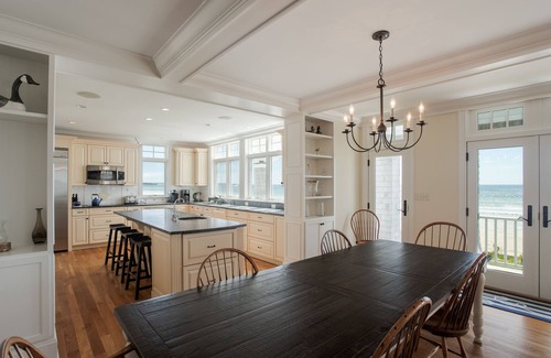 Wells House | Drakes Island Beach Front Breathtaking Property : Oceanviews and Sandy Beach !