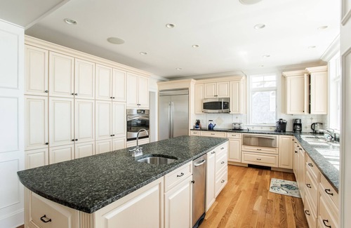 Wells House | Drakes Island Beach Front Breathtaking Property : Oceanviews and Sandy Beach !