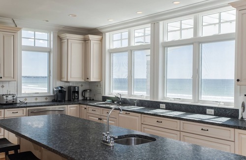 Wells House | Drakes Island Beach Front Breathtaking Property : Oceanviews and Sandy Beach !