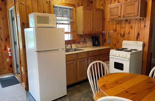 Wells Cottage | Drakes Island Road cottage with pool, 1 mile to beach