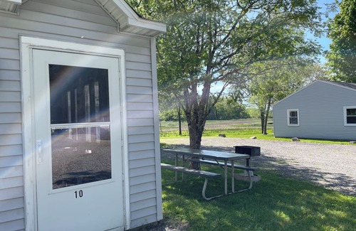 Wells Cottage | Drakes Island Road cottage with pool, 1 mile to beach