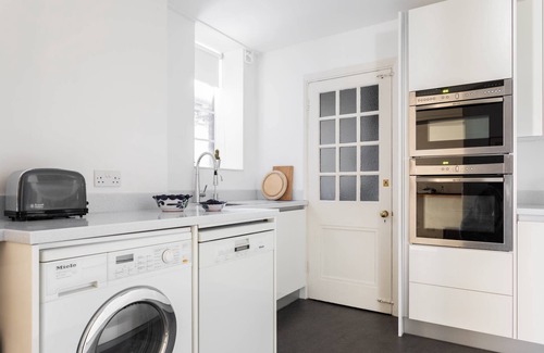 Redcliffe Apartment | Drayton Gardens VI by onefinestay