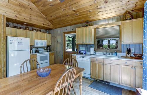Morganton Cabin | Dream Catcher-Cozy and romantic, a perfect getaway home