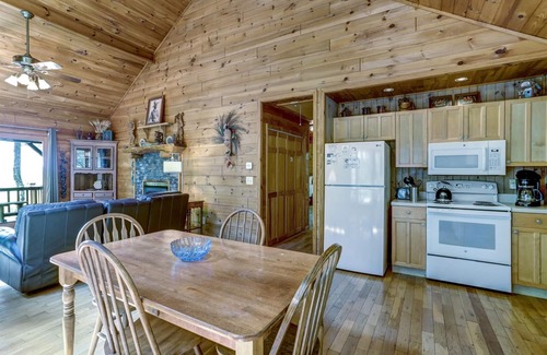 Morganton Cabin | Dream Catcher-Cozy and romantic, a perfect getaway home