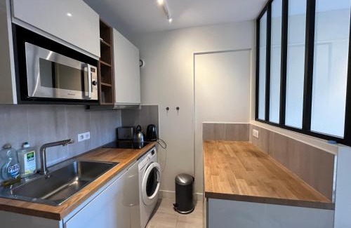 Passy Apartment | Dream Dwell Paris -Studio with Balcony 800m to Trocadéro and Tour Eiffel