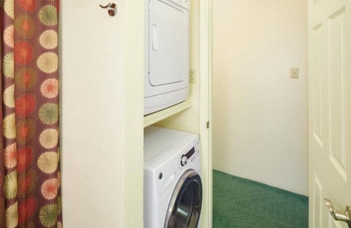 Nawiliwili Apartment | Dream Getaway! Spacious 2 Bedroom w/ Queen & Double Beds, Private Balcony