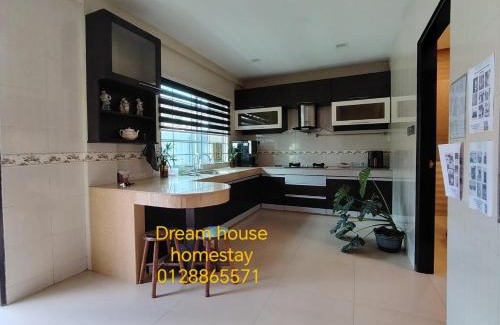 Sibu House | Dream House Homestay