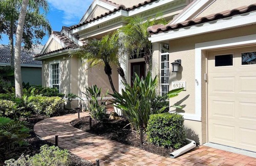 Braden River House | DREAM HOUSE with Heated Pool & Spa, 27-Holes Golf Course