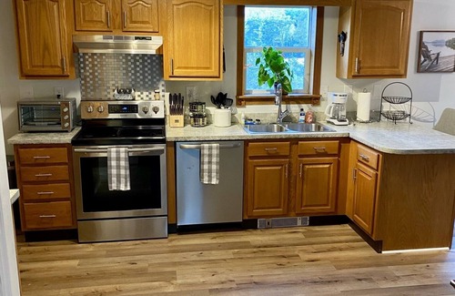 Lake George Cabin | Dream Lake, Lake George 5 bedroom, fireplace, winter special : free night