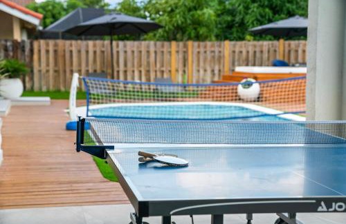 Country Club House | Dream Retreat 11 bdr Pool, Spa, Sauna, Gym, Cold Plunge L75