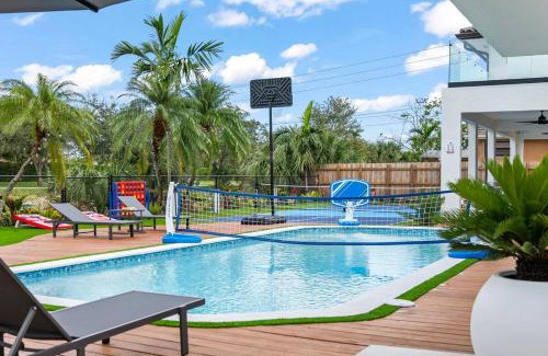Country Club House | Dream Retreat 11 bdr Pool, Spa, Sauna, Gym, Cold Plunge L75