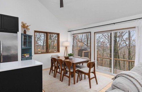 Mountain Creek House | Dream Retreat with Hot Tub, FirePit, Grill and only 15 min to Downtown Chattanooga