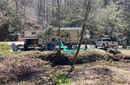 Saluda RV Rental | Dream Stream - Hemlock RV Campsite #2