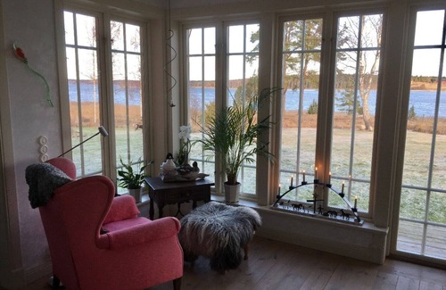 Gnesta Municipality House | Dream vacation by the lake on a manor in Sörmland