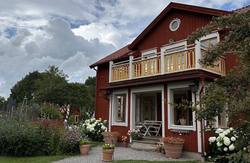 Gnesta Municipality House | Dream vacation by the lake on a manor in Sörmland