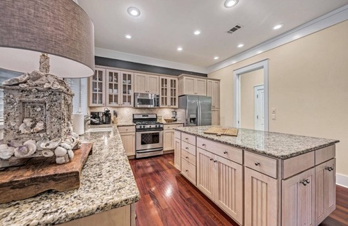 Laurel Grove House | Dream vacation home with 6-seater golf cart; screen porch; upstairs balcony