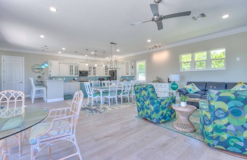Bay Esplanade House | Dream Vacation Beach House - Heated Pool!