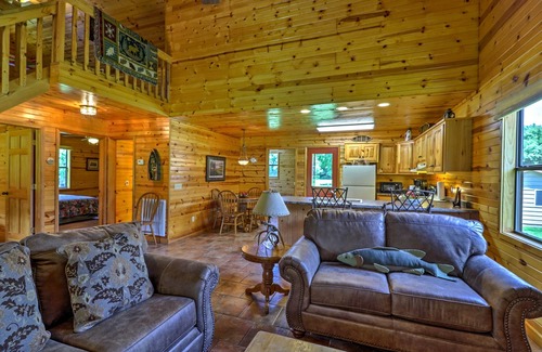 Mountain View Cabin | Dream Valley Mountain View Cabin w/Covered Porch!