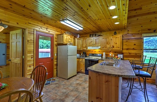 Mountain View Cabin | Dream Valley Mountain View Cabin w/Covered Porch!