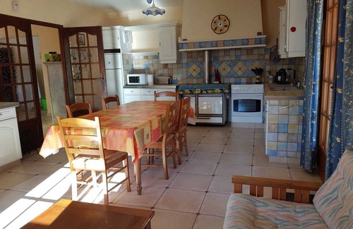 Malaucene Villa | Dream villa beneath the Ventoux. incl. heated pool, Wi-Fi & cleaning service!