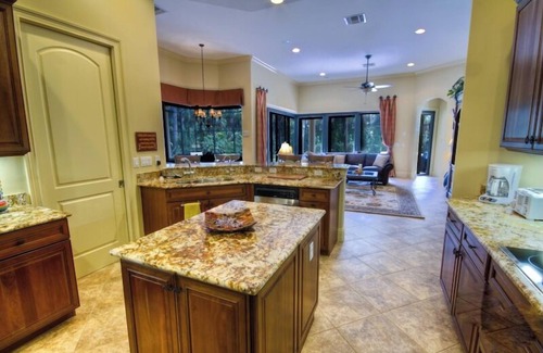 Rural Estates House | Dream villa under palm trees on two hectares of land with saltwater pool