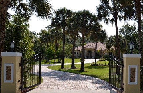 Rural Estates House | Dream villa under palm trees on two hectares of land with saltwater pool