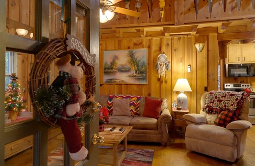 Sautee Nacoochee Cabin | Dreamcatcher - Pet-Friendly Cozy Cabin w/Hot Tub Near Downtown Helen