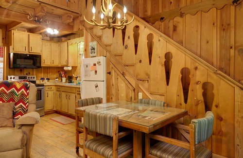 Sautee Nacoochee Cabin | Dreamcatcher - Pet-Friendly Cozy Cabin w/Hot Tub Near Downtown Helen