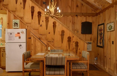 Sautee Nacoochee Cabin | Dreamcatcher - Pet-Friendly Cozy Cabin w/Hot Tub Near Downtown Helen