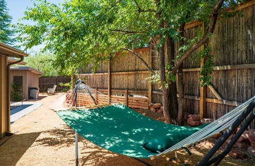 Uptown Sedona Apartment | DreamCatcher-S Uptown! Walk to Shop/Dine/Hike