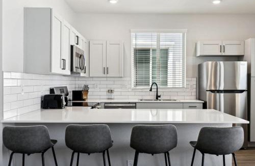 Casa Grande Apartment | Dreamlight Modern Home in Casa Grande with Pool,BBQ