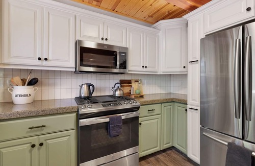 Winter Park Cabin | Dreams of Summit - Central Ski Resort Log Cabin Retreat w/Hot Tub + Games