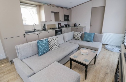 Morpeth Cottage | DREAMS & STREAMS, pet friendly, with hot tub in West Thirston