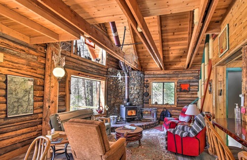 Ponderosa House | 'Dreamtime Cabin' w/ Deck in Sequoia Nat'l Forest!
