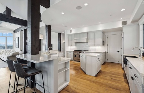 Deer Valley House | DreamView in Deer Valley | Ski-in/Ski-out | Private Hot Tub | 10 Min. to Main St. | Sleeps 10