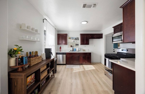 Southeastern Sacramento House | Dreamy 2-Bedroom Retreat in the Heart of Sac