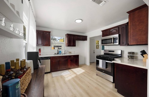 Southeastern Sacramento House | Dreamy 2-Bedroom Retreat in the Heart of Sac