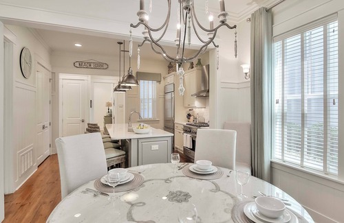 Watercolor House | Dreamy 5BR WaterColor Retreat, Beach Club Passes, Golf Cart, Bikes, Dragonfly Pool 2 Blocks Nearby!