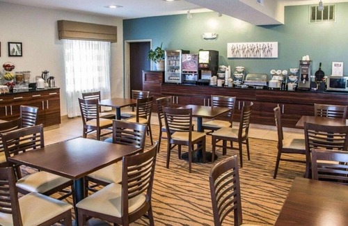 Quad Cities House | Dreamy accommodations near John Deere Pavilion !