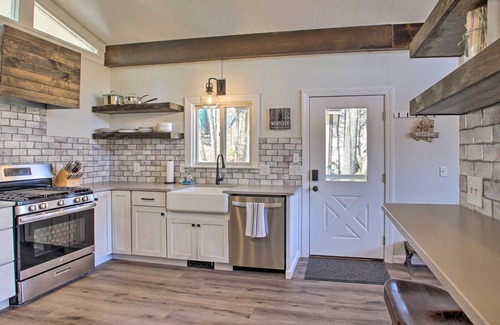 East Wakefield House | Dreamy Belleau Lake Getaway with Beach & Hot Tub!