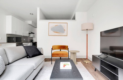West Bellevue Apartment | Dreamy Bellevue 1BR w/Gym & Roof Lounge, easy commute, by Blueground