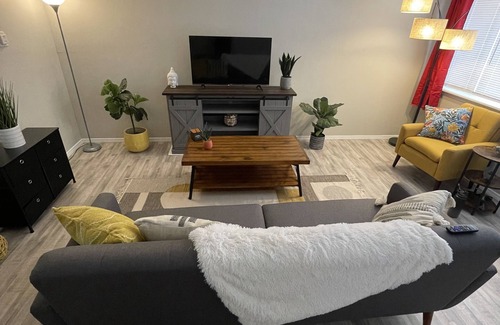 Northeast Heights Apartment | Dreamy COZY Albuquerque getaway! near hiking trails, dining, shopping.