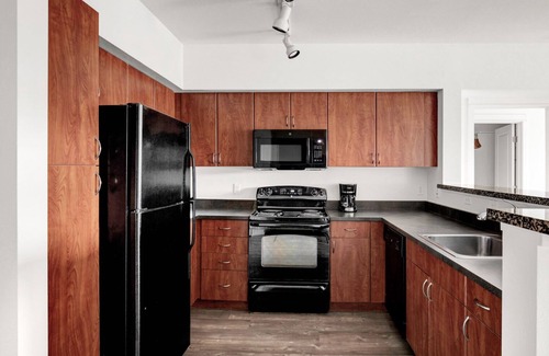 West Bellevue Apartment | Dreamy Downtown Bellevue 2BR w/W/D & Storage, near Shops, by Blueground